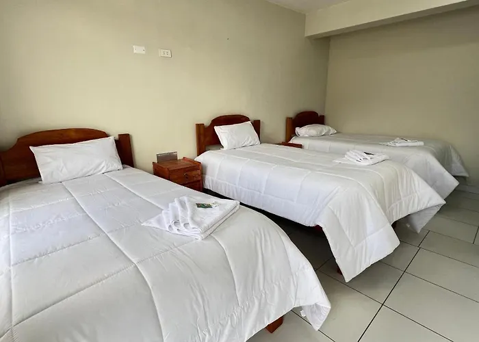 Santa Ana House Hotel *